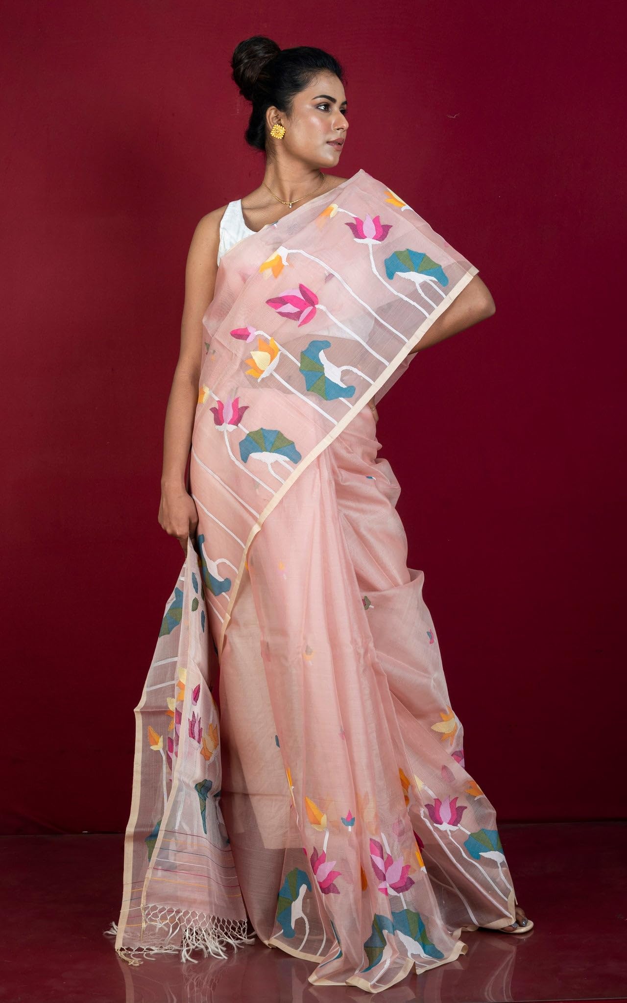 Bengal Looms Dhakai Jamdani Muslin Silk Saree with Blouse – Handwoven Floral Nakshi Design, Minakari Thread Work – Lightweight Traditional Ethnic Saree for Women (Apricot & Beige) - Image 3