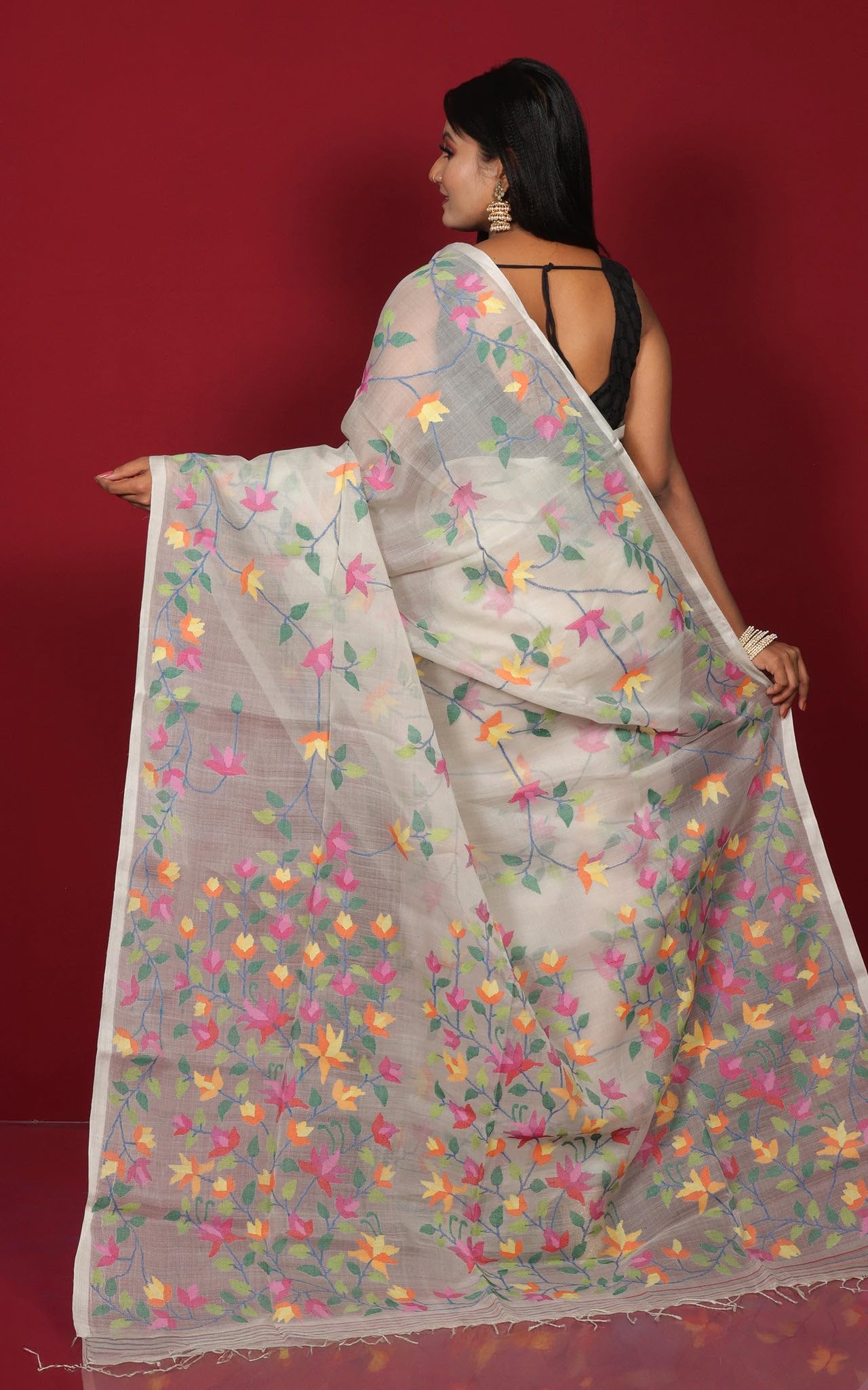 Bengal Looms India - Traditional Muslin Silk Dhakai Jamdani Saree In Ecru White & Green Minakari Thread Work with Blouse Piece | Soft Handloom Ethnic Wear Sari For Wedding, Diwali, Office & Party - Image 3